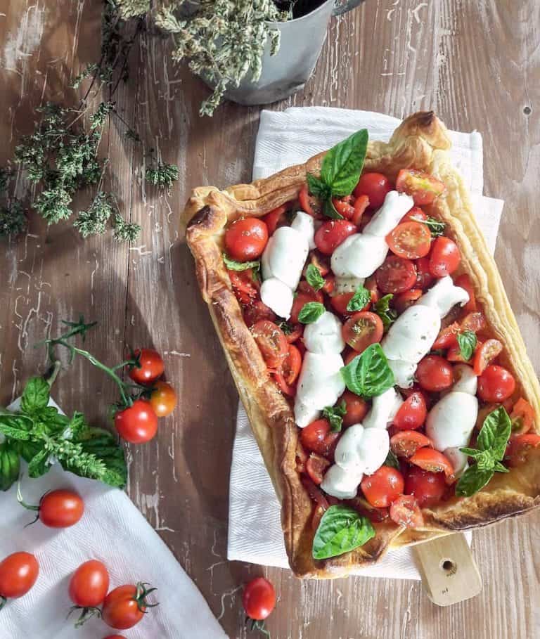Usiamo I Suoi Rebbi Per Mangiare A Tavola