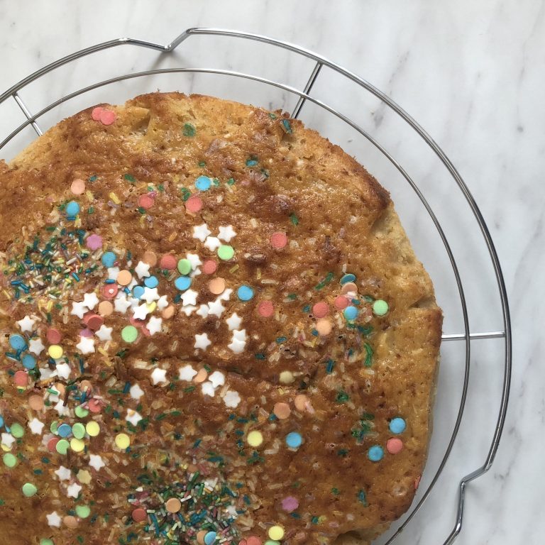 Torta sei vasetti alle mele grattugiate