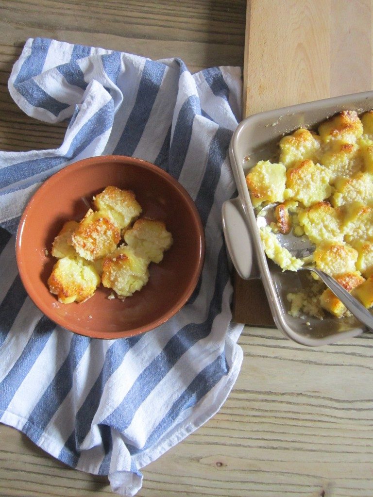 Fiori di gnocchi di semolino gratinati