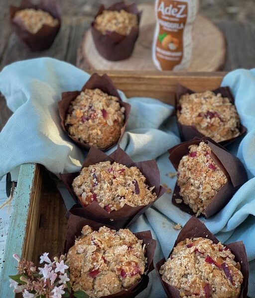 Muffin solo albumi alle prugne e crumble al cocco